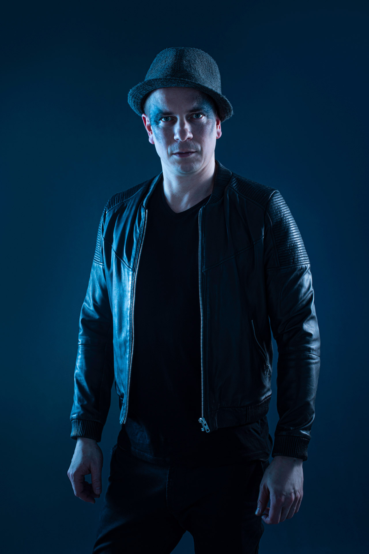 portrét baskytarista - Vega Elektra