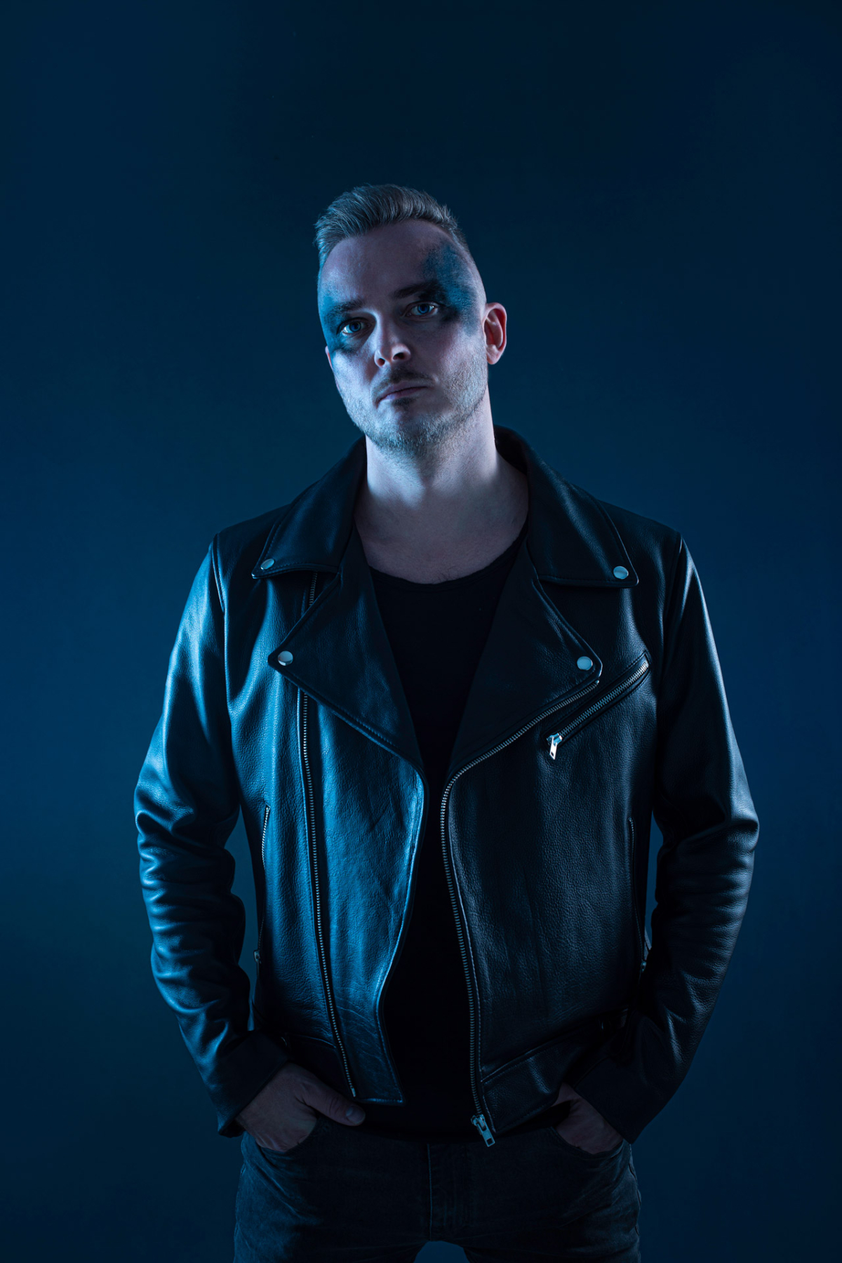 portrét zpěvák - Vega Elektra promo fotografie frontmana kapely Vega Elektra